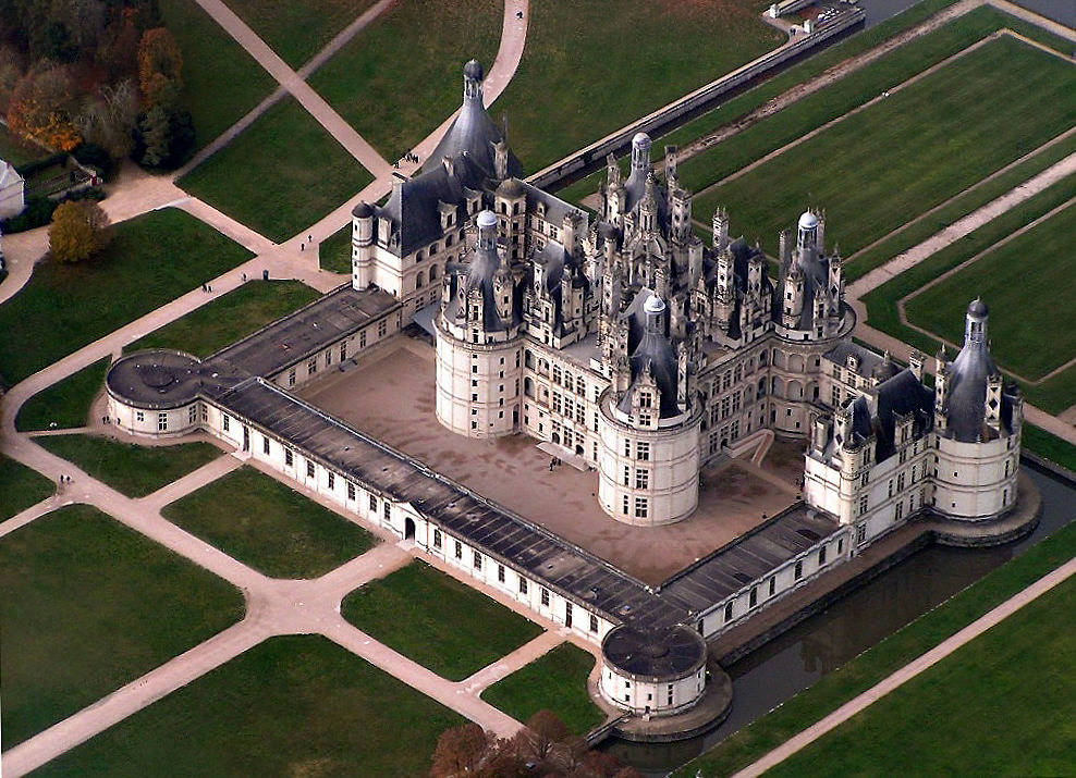 Arial view of Chateau Chambord - Wikipedia