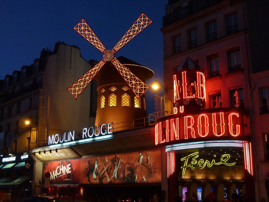 Where to Stay in Paris - Best Arrondissements in Paris for Tourists - Moulin Rouge in Paris