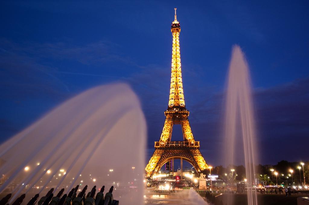 Paris Eiffel Tower Blue Hour - Where to Stay in Paris - Best Arrondissements in Paris for Tourists