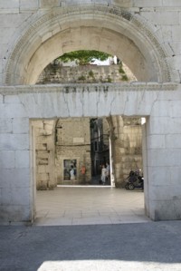 the-eastern-gates-to-the-palace