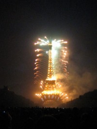 eiffel-tower-fireworks