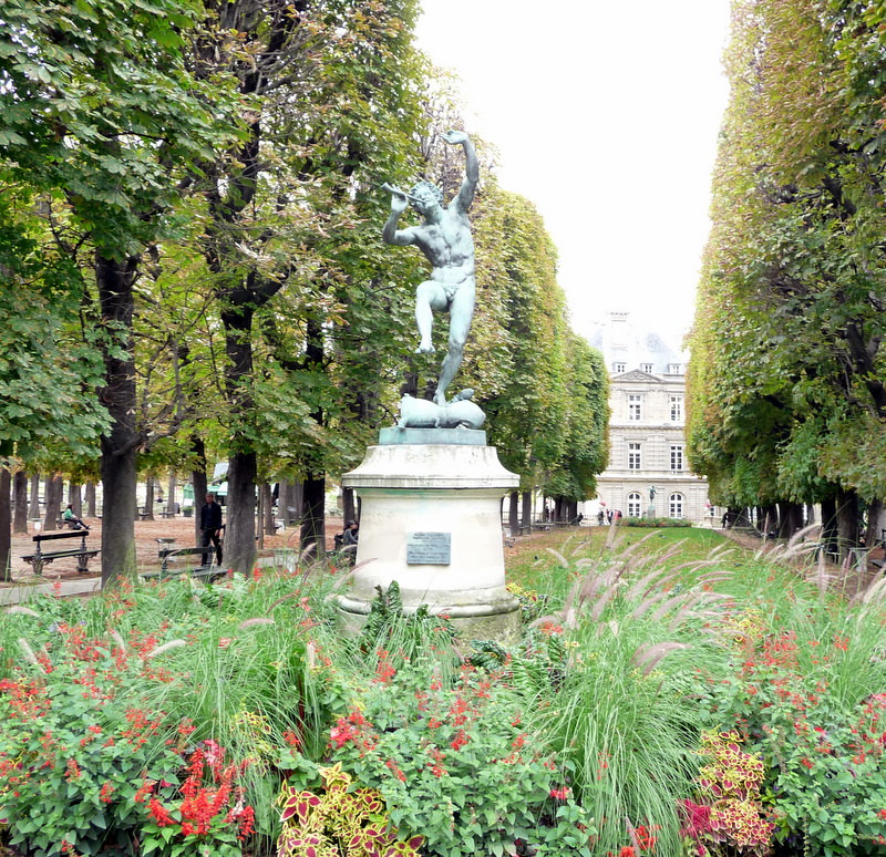 Luxembourg Garden with the Senat in the background