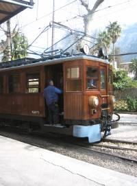tren-de-soller-antique-train-1