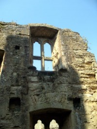 bodiam-ruins-inside-castle