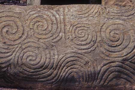 Newgrange_Entrance_Triple_spiral