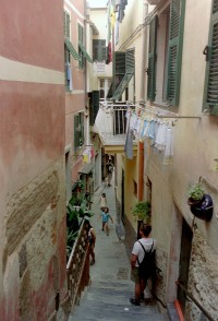 Alley_Vernazza_Cinque_Terre_Italy