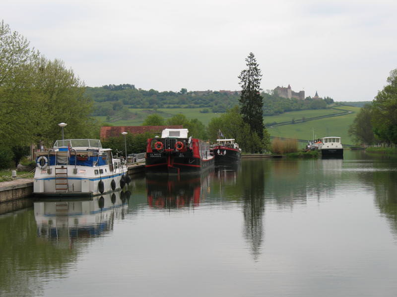 Chateau-Vand canal on a grey day