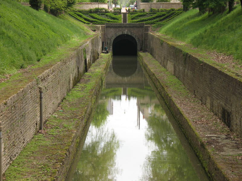 Canal de Bourgogne (Burgundy Canal) with tunnel
