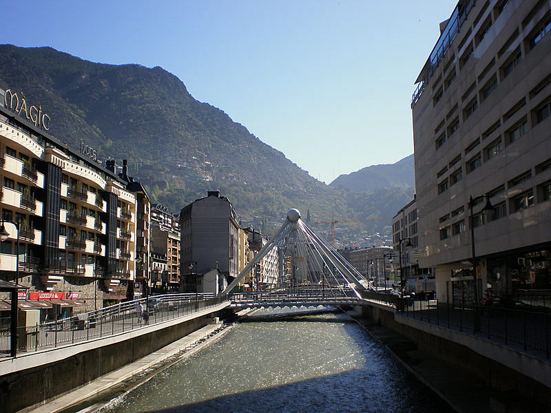 Andorra_la_Vella,_Valira_river