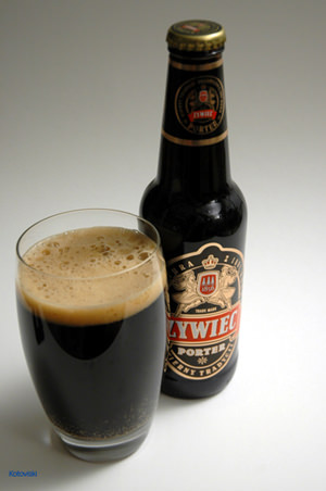bottle and glass with Zywiec Porter