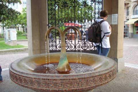 Kranzplatz thermal fountain in central Wiesbaden