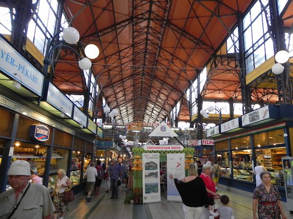 Budapests bustling central market