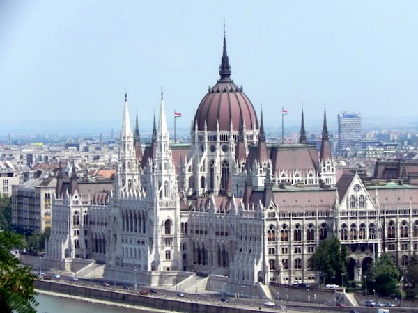 budapests parliament houses