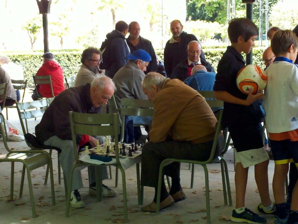 Jardin du Luxembourg - Playing Chess