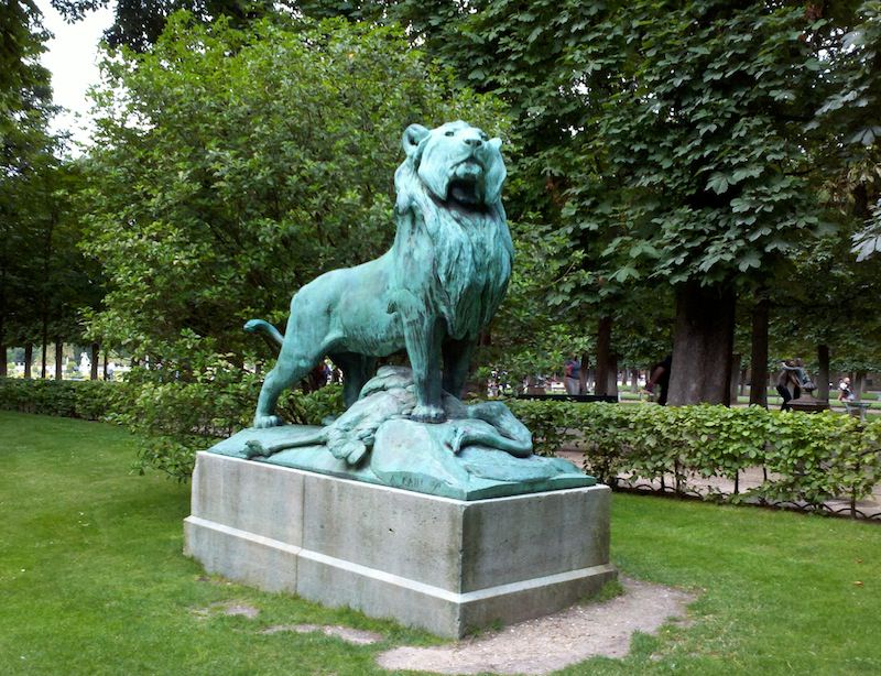 Jardin du Luxembourg - Lion Sculpture