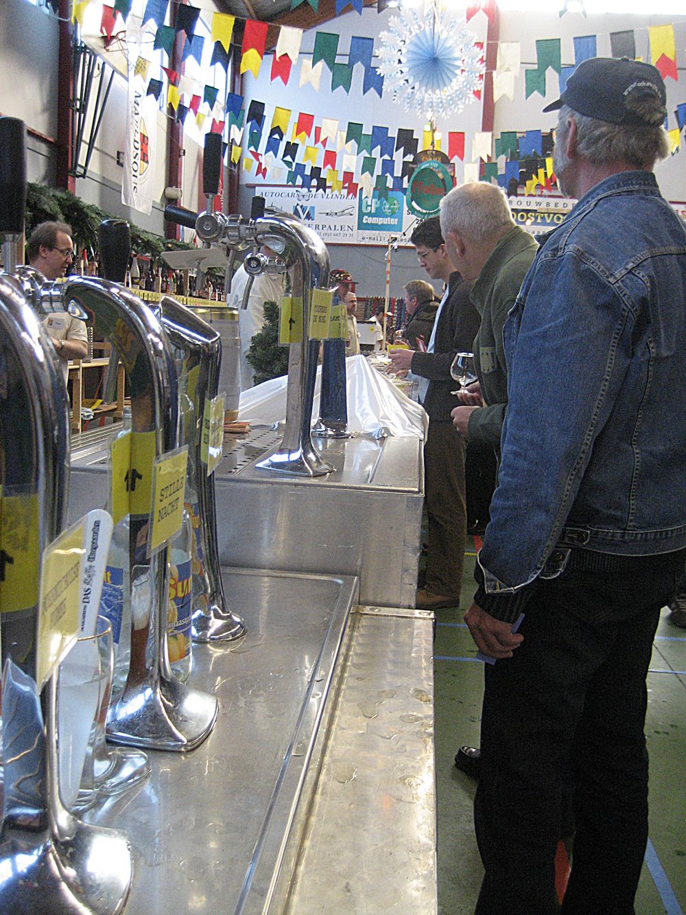 Thirsty patrons line up for beer at Kerstbierfestival in Essen - Photo courtesy William Roelens.