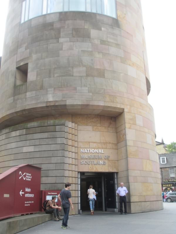 The modern building and National Museum of Scotland entrance