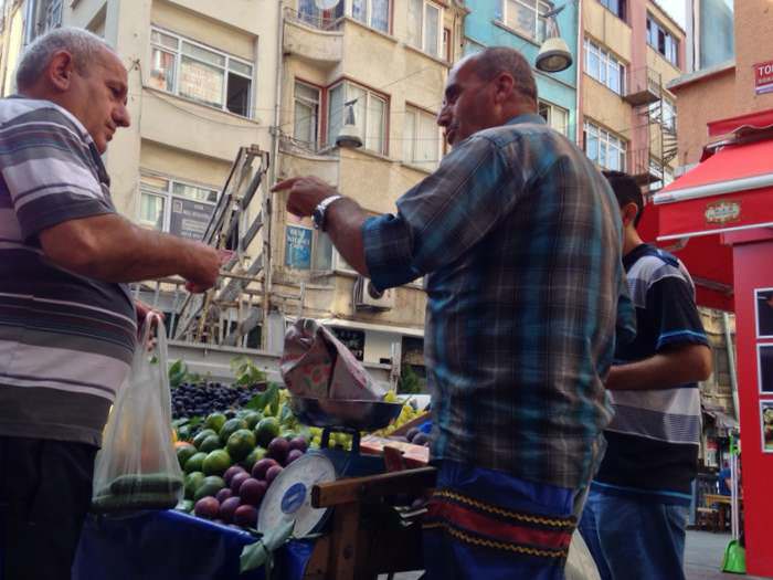 Beyoglu street vendors 