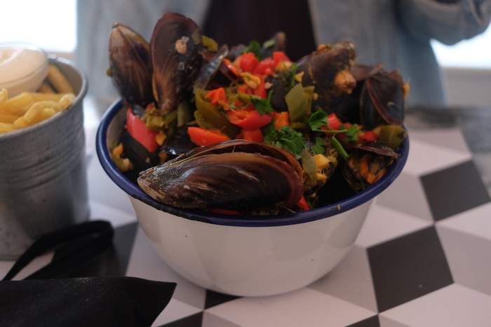 Scrumptuous chilli Moules at Moules & Gin in Cascais