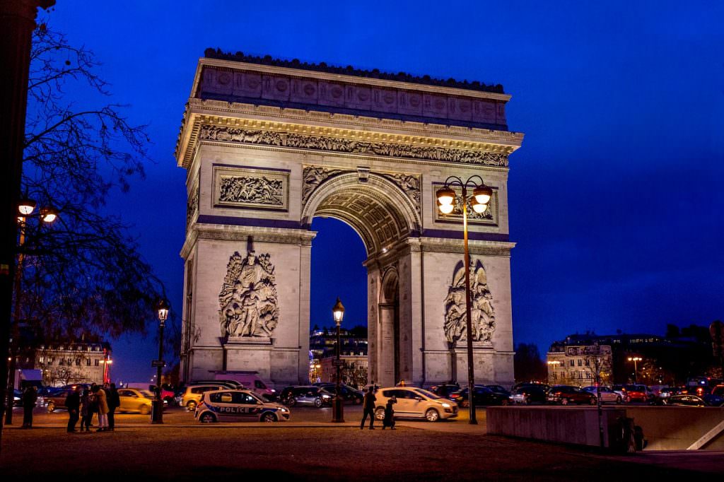 L'Arc de Triomphe - Luxury Vacation Ideas in France