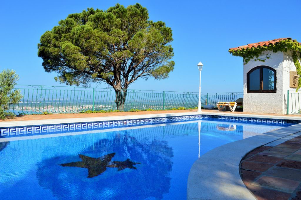 Renting a Luxurious Villa - Luxury Vacation Ideas in France