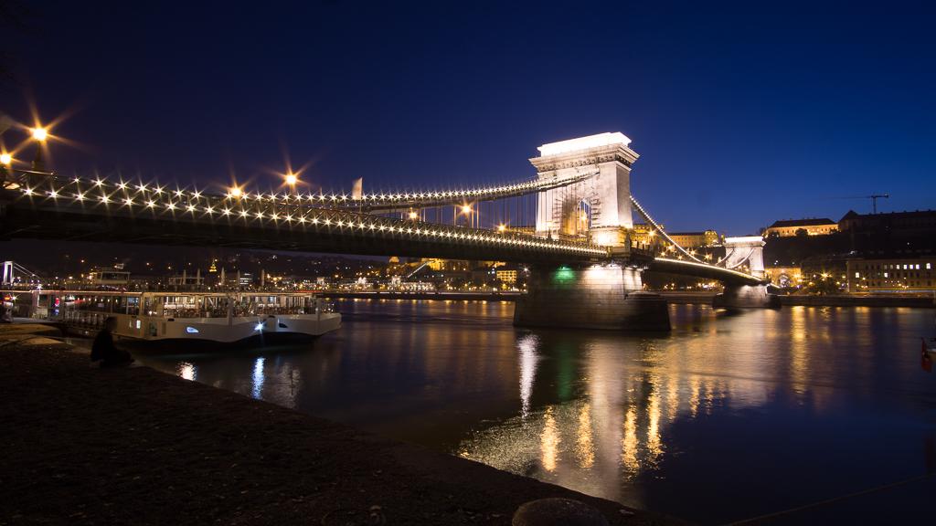 What to do in Budapest - Széchenyi Bridge at night