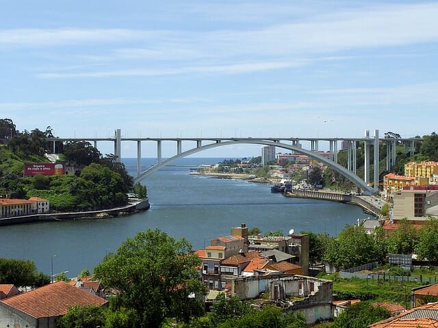 Bridge connecting one side of Porto to the other