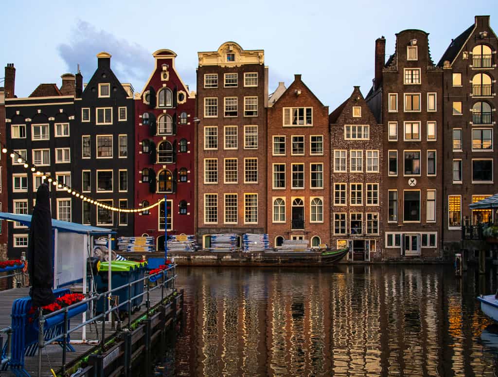 Long, narrow buildings clustered together facing the canals 