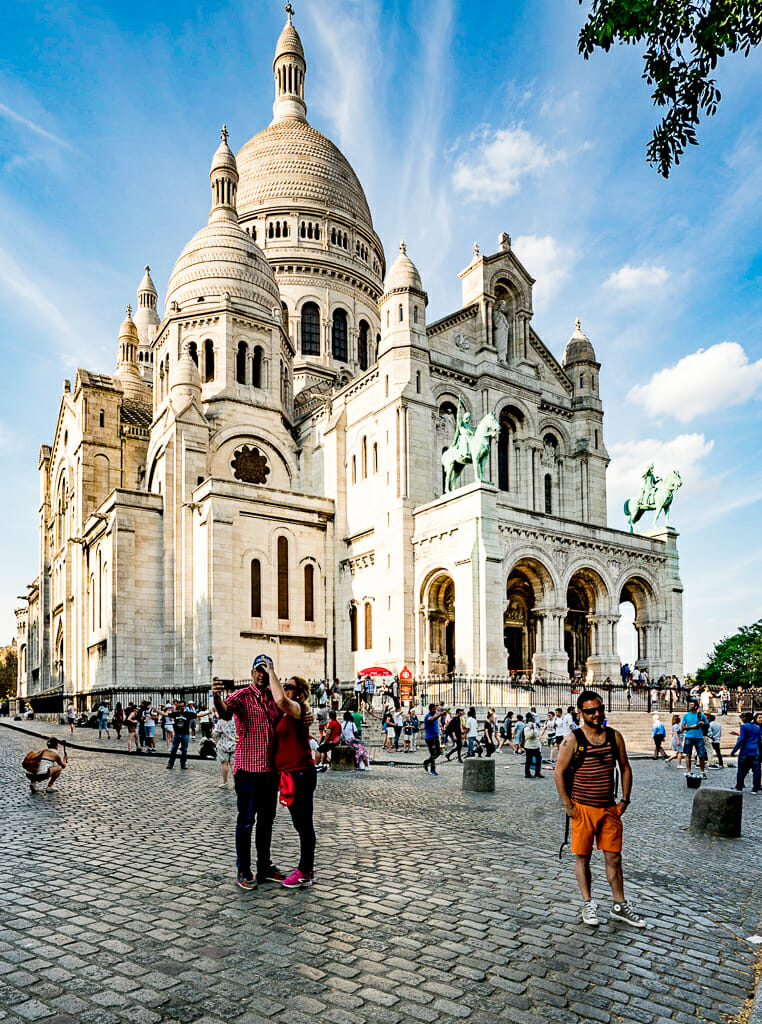 People in front of white cathedral Sacré-Coeur 