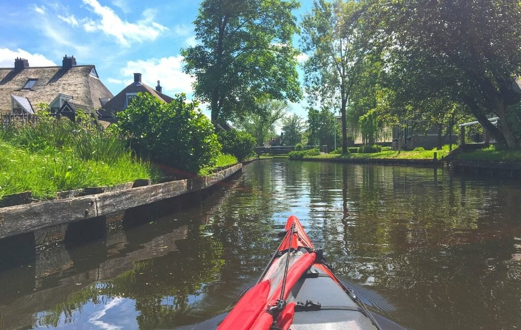 photo of the canals of giethoorn taken from a red kayak